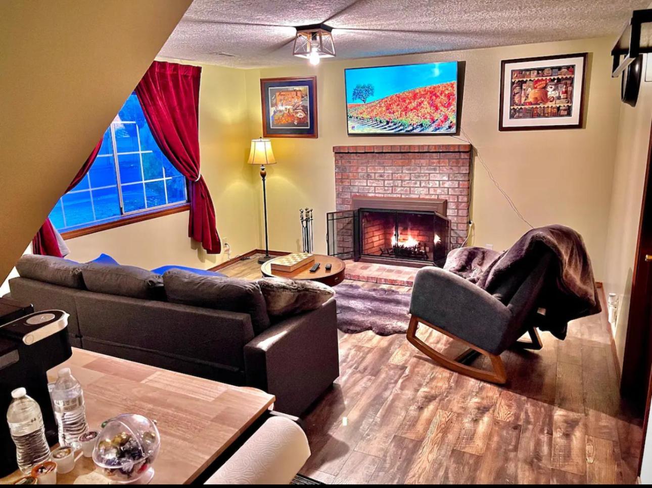 Private Level Of The House With Spa Gresham Exterior foto